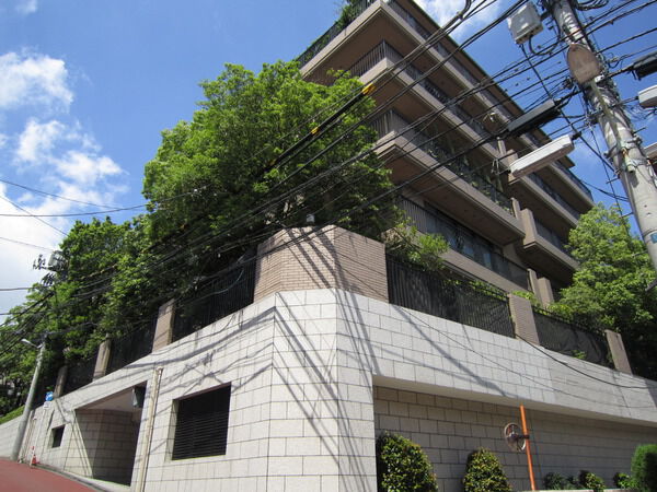 ドムス南麻布の外観写真 - 港区南麻布3丁目10番1号