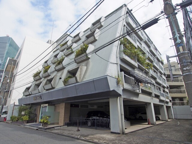 スリースターズマンションの外観写真 - 港区六本木5丁目17番16号