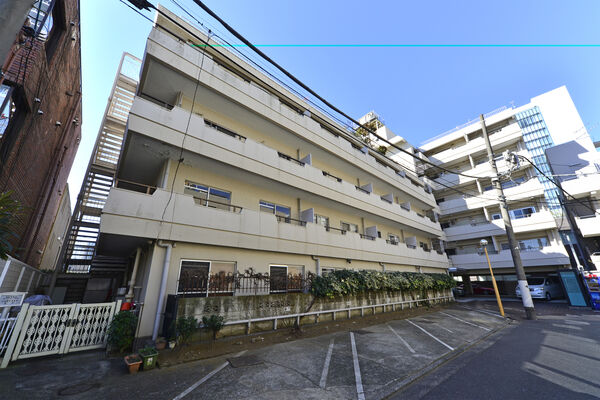 南青山コンドのエントランス・共用部