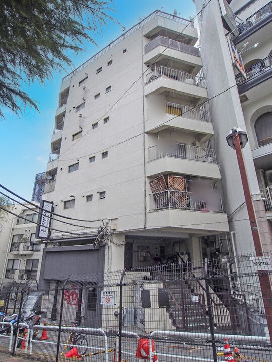 善隣会館の外観写真 - 港区六本木3丁目15番25号