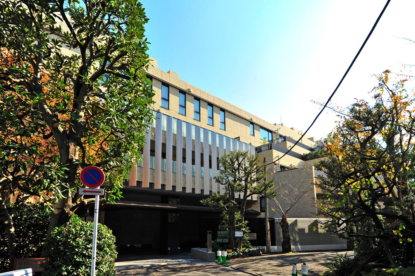 フォレストテラス鳥居坂の外観写真 - 港区六本木5丁目12番7号