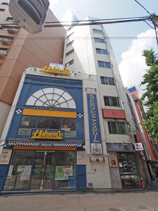 西麻布ビルの外観写真 - 港区西麻布4丁目1番16号