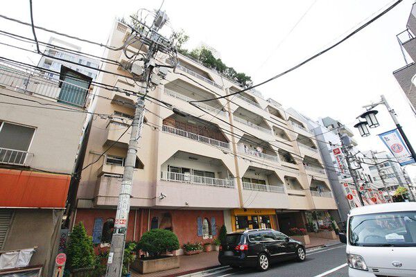 代々木いずみマンションの外観写真 - 渋谷区富ヶ谷1丁目44番4号