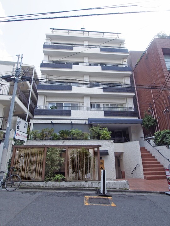 上原ハウスのエントランス・共用部