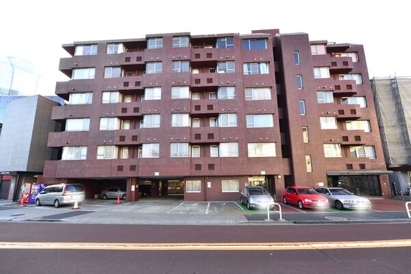 ロジマン西麻布の外観写真 - 港区西麻布1丁目4番36号