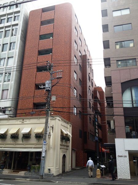 小田急南青山マンションの外観写真 - 港区南青山5丁目12番3号