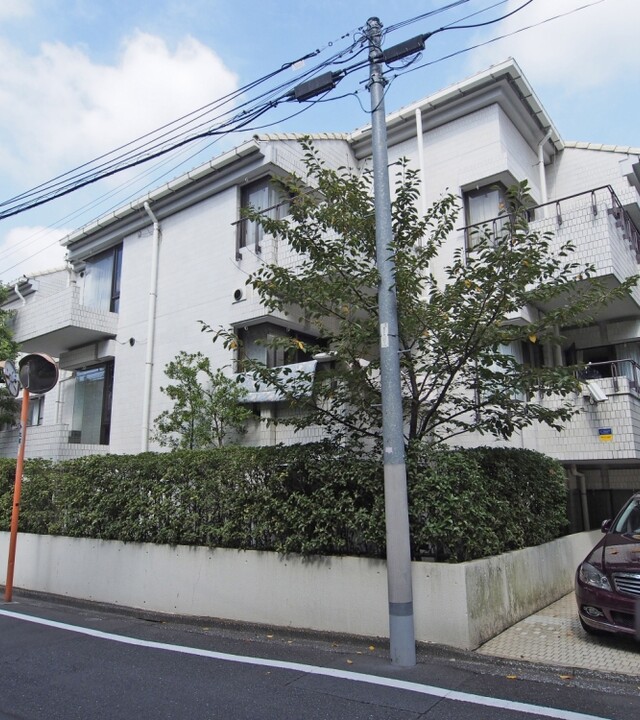 西麻布ロイヤルマンションの写真 3枚目