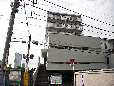 青山ハウスのエントランス・共用部