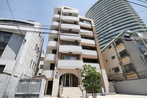 ランド南青山の外観写真 - 港区南青山2丁目4番11号