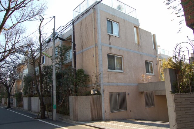 ロイヤルシーズン成城の外観写真 - 世田谷区成城2丁目5番13号