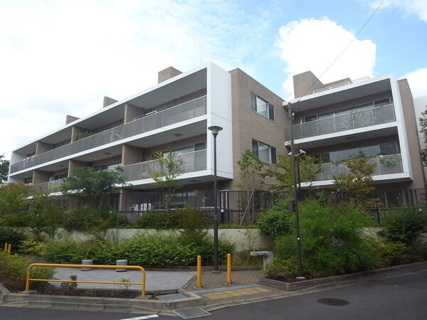 岡本レジデンスの外観写真 - 東京都心の高級マンション