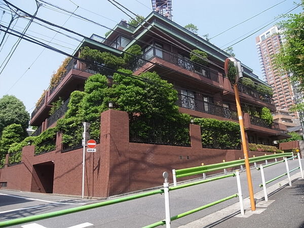 ドムス西麻布の外観写真 - 港区西麻布3丁目2番26号