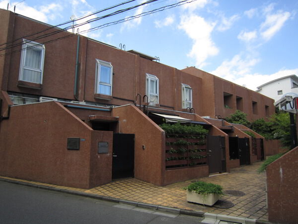 タウンハウス仙台坂の外観写真 - 港区南麻布1丁目1番22号