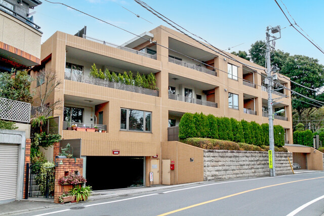 グランディオーゼ岡本の外観写真 - 世田谷区岡本1丁目1番17号
