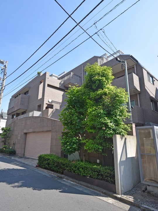 ロワヴェール表参道の外観写真 - 渋谷区神宮前3丁目15番24号