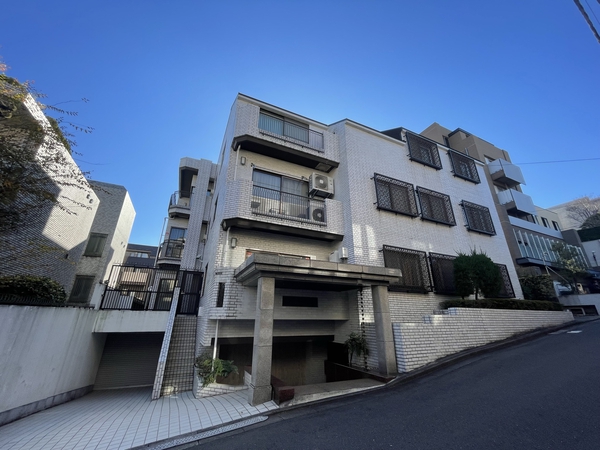 ステートリーホームズ南麻布の外観写真 - 港区南麻布1丁目26番5号