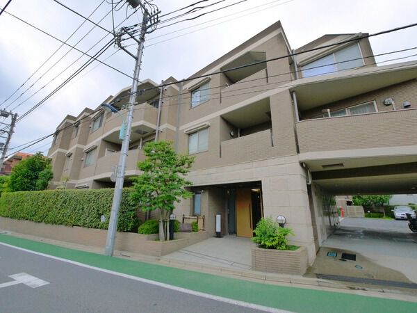 ファミールグラン小日向の外観写真 - 文京区小日向2丁目10番23号