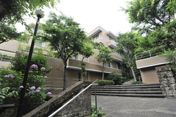 テラス岡本の外観写真 - 東京都心の高級マンション