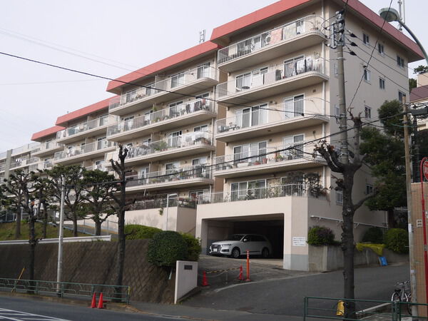 成城ハウスの外観写真 - 世田谷区成城1丁目8番1号