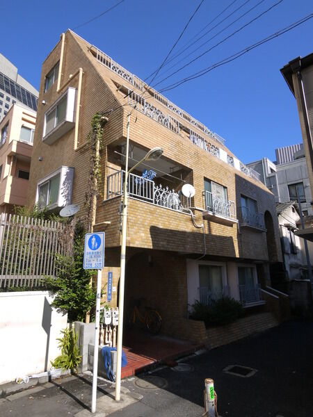 エスタ代々木の外観写真 - 渋谷区代々木3丁目18番8号