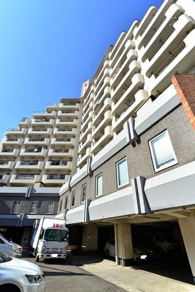 永谷ヒルプラザ六本木の外観写真 - 港区六本木7丁目3番8号