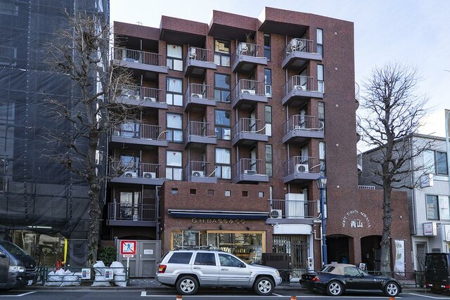 ソフトタウン青山の外観写真 - 渋谷区神宮前3丁目1番24号