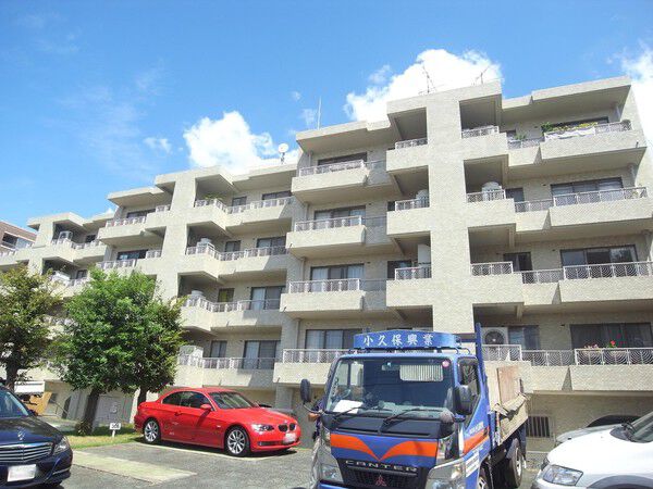 岡本タウンハウスの外観写真 - 世田谷区岡本3丁目36番5号