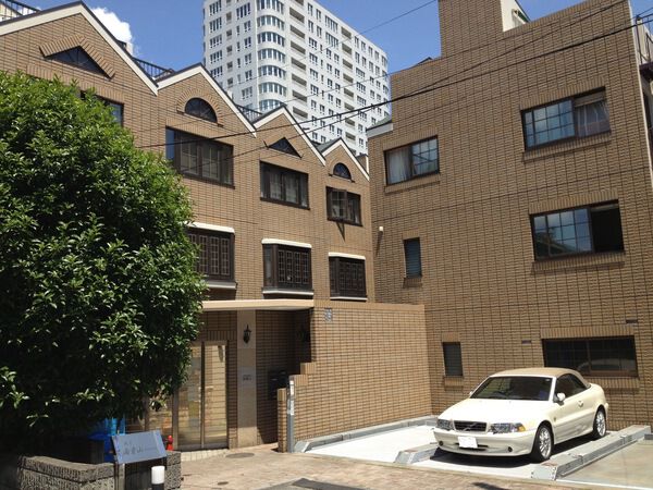 セボン南青山の外観写真 - 港区南青山4丁目9番11号