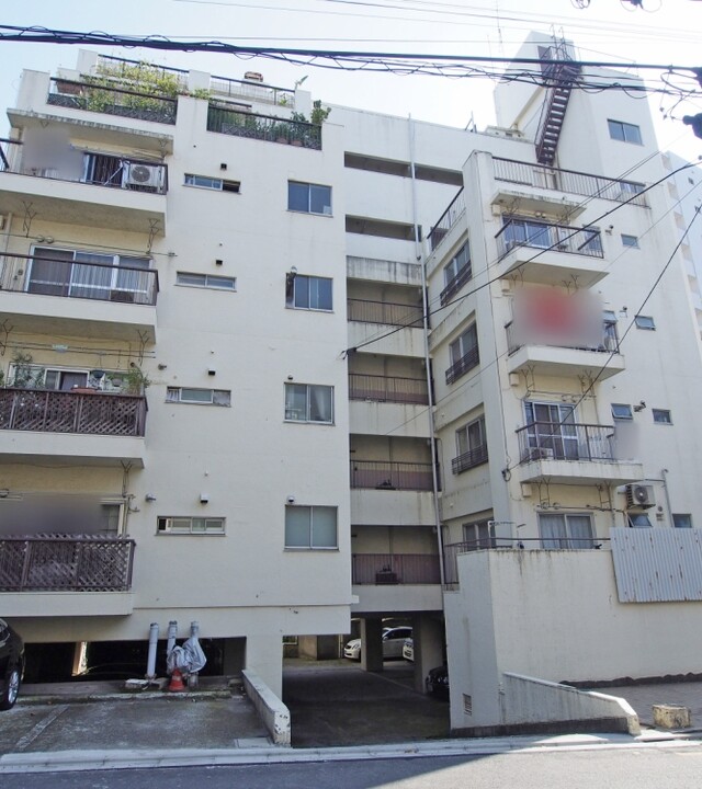 三田綱町ハイツの外観写真 - 港区三田2丁目2番1号