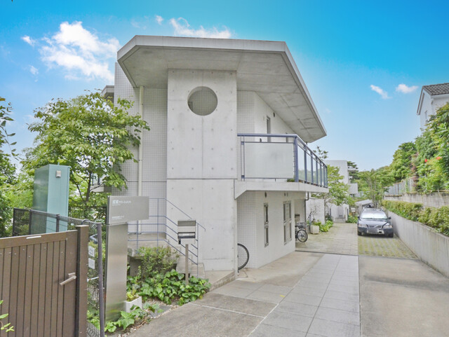 成城アパートメントの外観写真 - 世田谷区成城3丁目9番2号