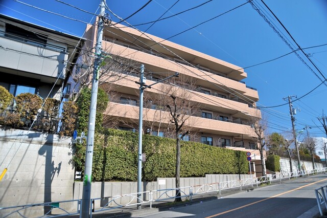 ファミール深沢の外観写真 - 世田谷区深沢2丁目16番3号