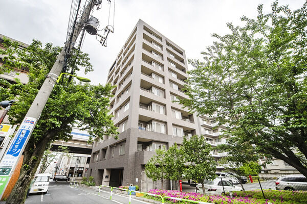 ヴェルビュ深沢の外観写真 - 世田谷区深沢8丁目9番10号