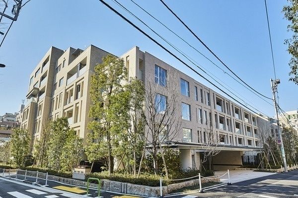 ザ・パークハウスグラン南青山の外観写真 - 港区南青山5丁目4番11号