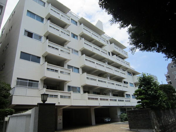 三田マンションの外観写真 - 港区三田2丁目8番12号