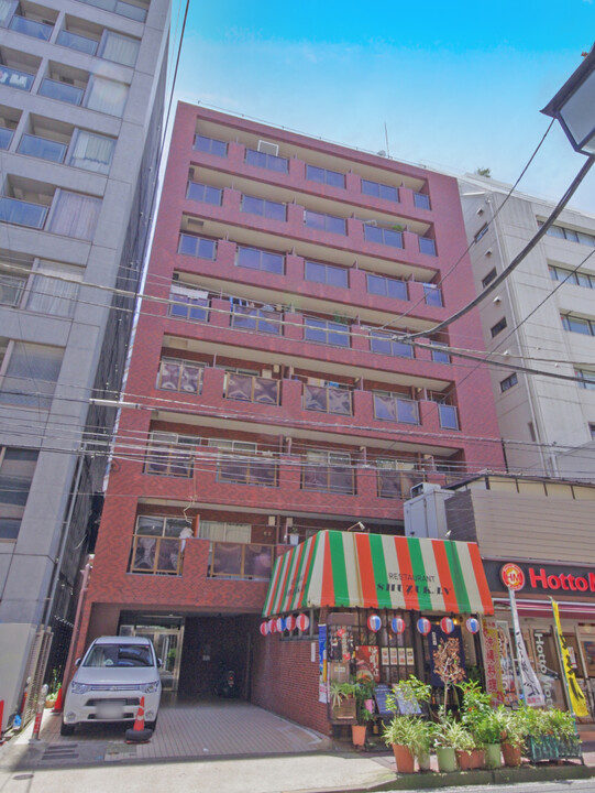 ニューハイツ麻布仙台坂の外観写真 - 港区南麻布1丁目5番3号