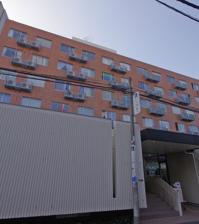 六本木ユニハウスのエントランス・共用部