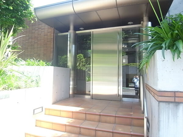 等々力アパートメントのエントランス・共用部