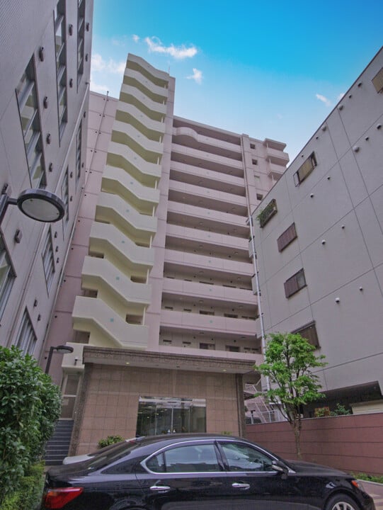 秀和溜池山王レジデンス 外観（2025年撮影）