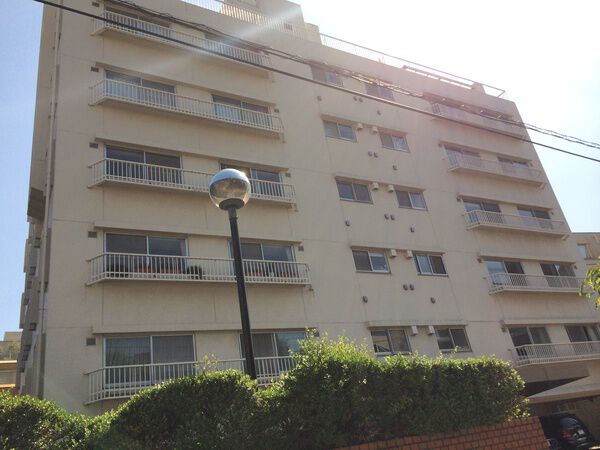 高樹町スカイマンションの外観写真 - 港区南青山7丁目13番3号