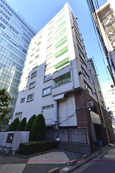 メゾンドラミアの外観写真 - 港区南青山5丁目1番25号