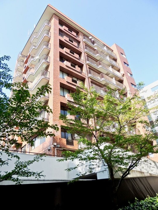 南青山高樹町ハイツの外観写真 - 港区南青山7丁目1番12号