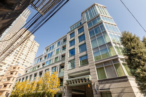 ブランズ六本木ザ・レジデンスの外観写真 - 港区六本木4丁目3番21号