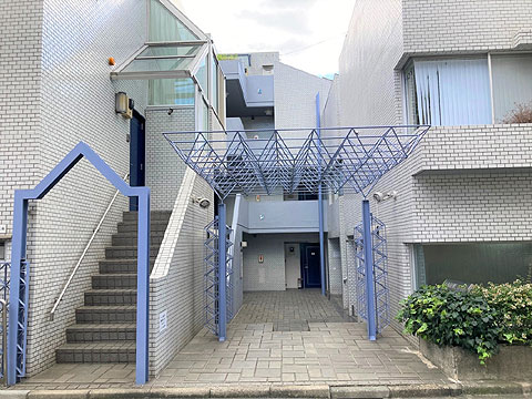 ラミアール神宮前の外観写真 - 渋谷区神宮前4丁目8番17号